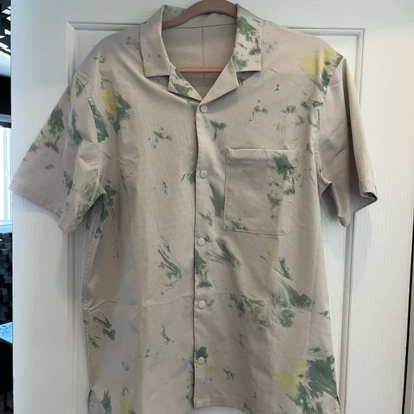 Lululemon Button Down Short Sleeved Shirt - Picture 2 of 3